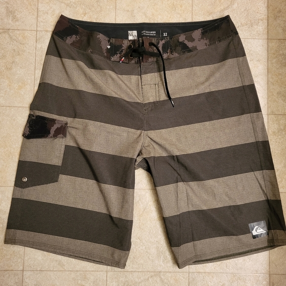 Boardshorts (Hurley,Vans,QUIKSILVER) - Picture 4 of 13